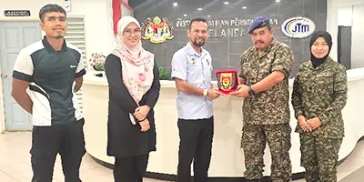 KUNJUNGAN HORMAT REJIMEN 502 ASKAR WATANIAH KE ADTEC…