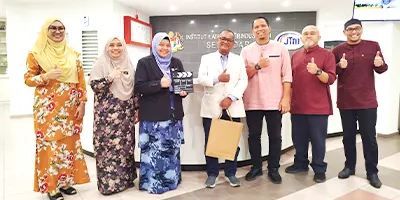 KUNJUNGAN HORMAT DAN SESI TAKLIMAT PENGENALAN SYARIKAT…